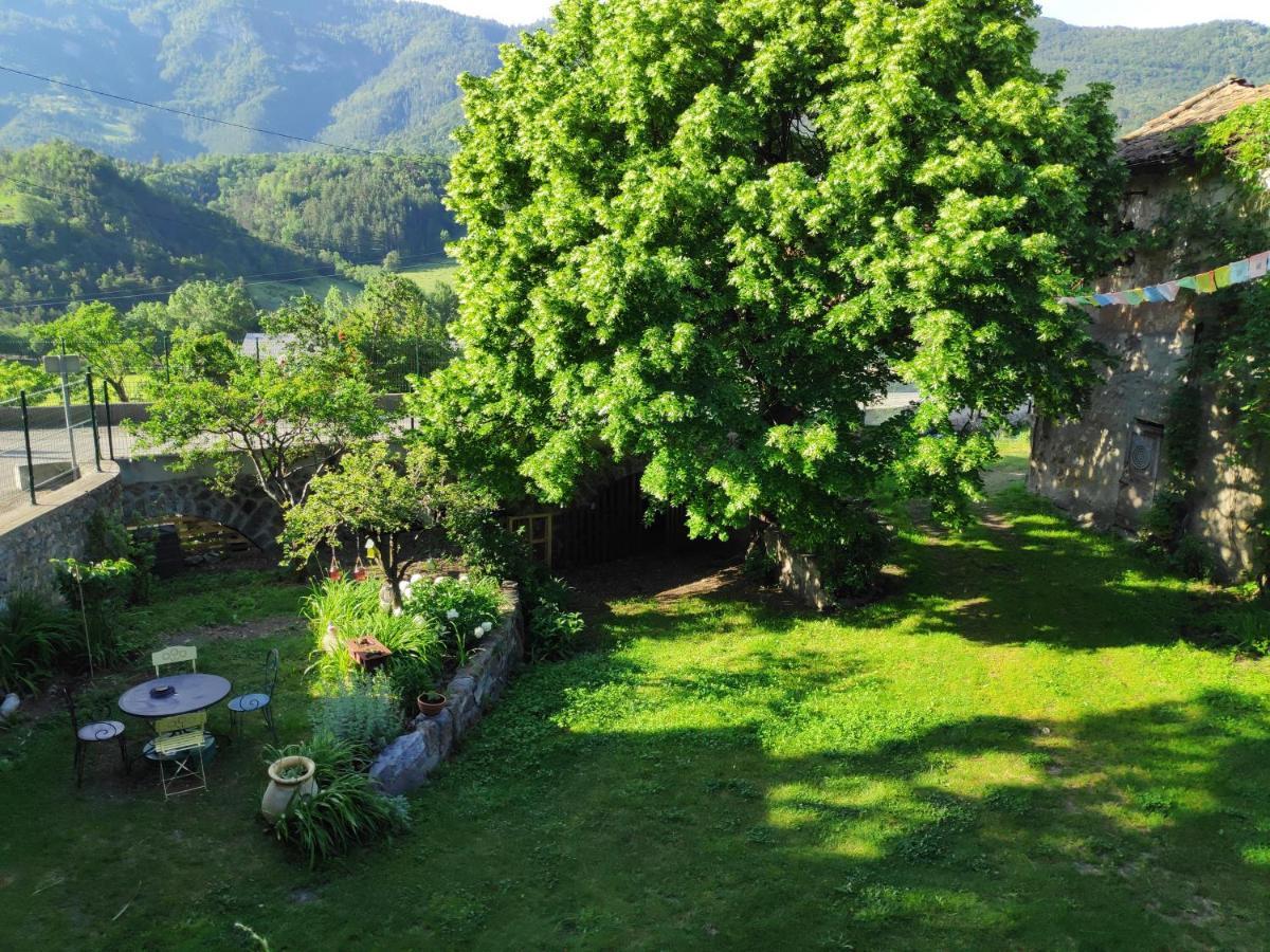 Gite La Taniere Des Alpes Bayons 外观 照片
